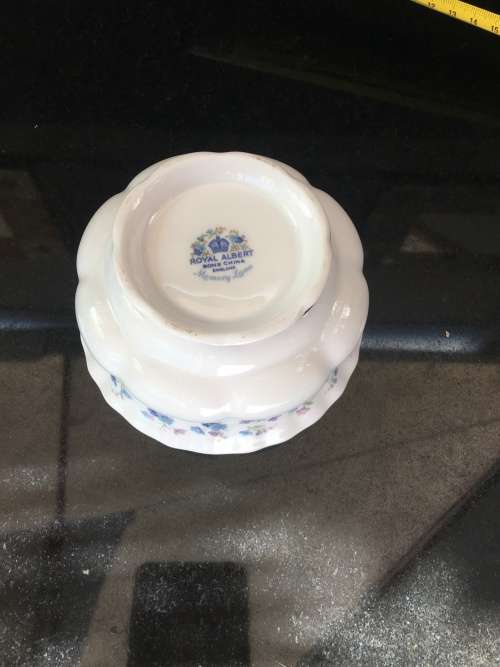 Absolutely Beautiful Royal Albert Bone China Memory Lane Blue & Pink & Gold Gilt Sugar Bowl Like New