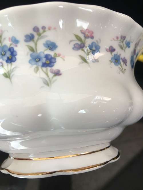 Absolutely Beautiful Royal Albert Bone China Memory Lane Blue & Pink & Gold Gilt Sugar Bowl Like New