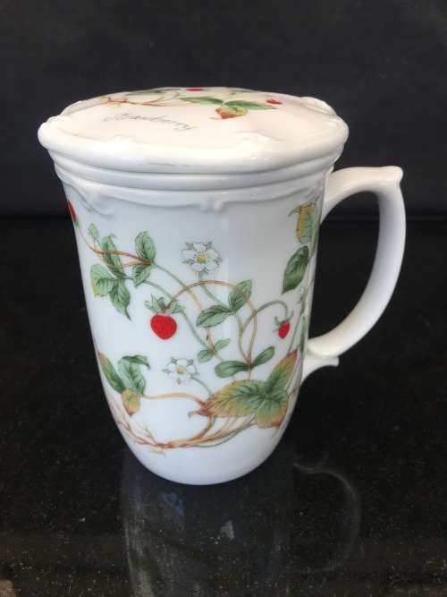 Beautiful Vintage Japan Made Limited Edition Strawberry Collection- Porcelain mug & Lid & Infuser