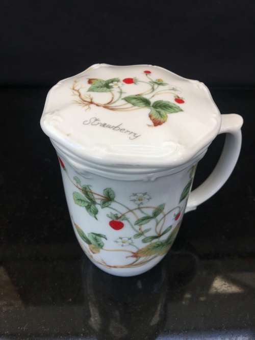 Beautiful Vintage Japan Made Limited Edition Strawberry Collection- Porcelain mug & Lid & Infuser