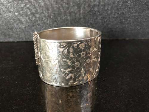 WOW !!! STUNNING VINTAGE HINGED CLASPED BIRMINGHAM STERLING SILVER BANGLE  clearly marked
