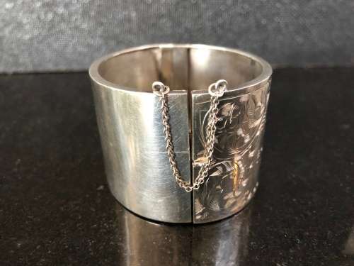 WOW !!! STUNNING VINTAGE HINGED CLASPED BIRMINGHAM STERLING SILVER BANGLE  clearly marked