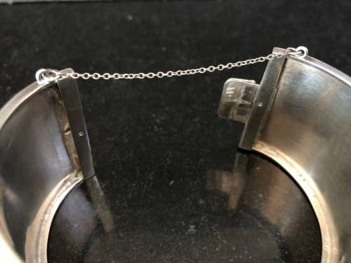 WOW !!! STUNNING VINTAGE HINGED CLASPED BIRMINGHAM STERLING SILVER BANGLE  clearly marked