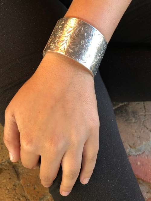 WOW !!! STUNNING VINTAGE HINGED CLASPED BIRMINGHAM STERLING SILVER BANGLE  clearly marked