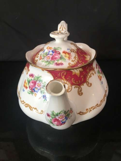 Ultra Rare c1939 Reg:832881 Royal Albert "CANTERBURY" Gilt  Floral & Gold Gilt Tea Pot Damaged