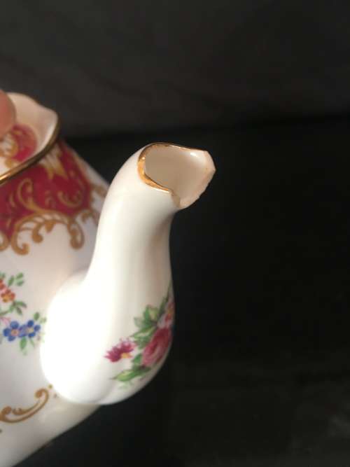 Ultra Rare c1939 Reg:832881 Royal Albert "CANTERBURY" Gilt  Floral & Gold Gilt Tea Pot Damaged