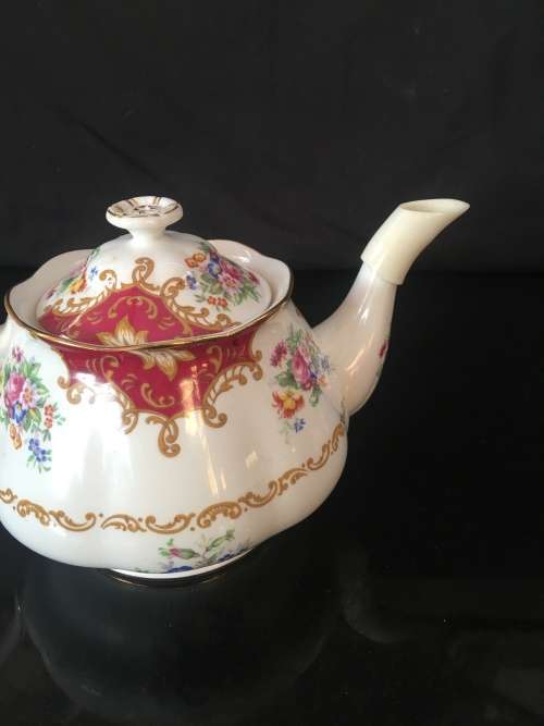 Ultra Rare c1939 Reg:832881 Royal Albert "CANTERBURY" Gilt  Floral & Gold Gilt Tea Pot Damaged