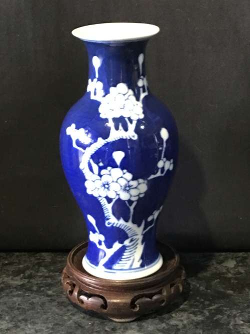Beautiful Vintage Chinese Zhongguo Jingdezhen Zhi (China Jingdezhen) Blue Prunus Vase 18 cm