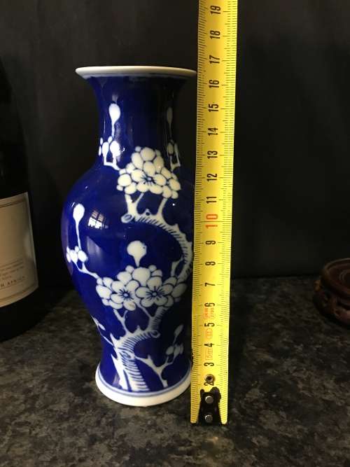 Beautiful Vintage Chinese Zhongguo Jingdezhen Zhi (China Jingdezhen) Blue Prunus Vase 18 cm