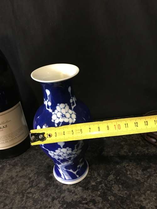 Beautiful Vintage Chinese Zhongguo Jingdezhen Zhi (China Jingdezhen) Blue Prunus Vase 18 cm