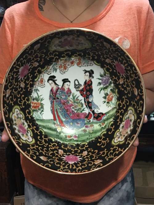 WOW !!! Stunning Large Qianlong Famille Rose Bowl - Black Enameled Courtyard Ladies & Lotus flower