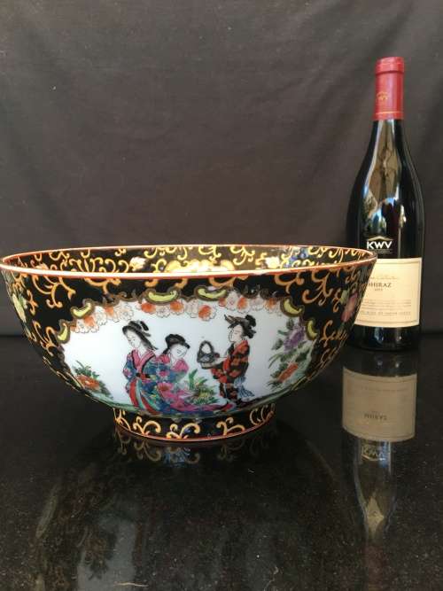 WOW !!! Stunning Large Qianlong Famille Rose Bowl - Black Enameled Courtyard Ladies & Lotus flower