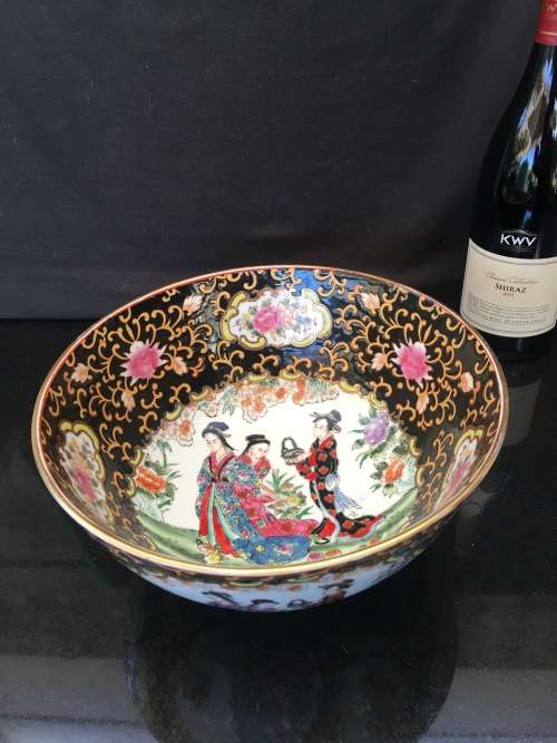 WOW !!! Stunning Large Qianlong Famille Rose Bowl - Black Enameled Courtyard Ladies & Lotus flower