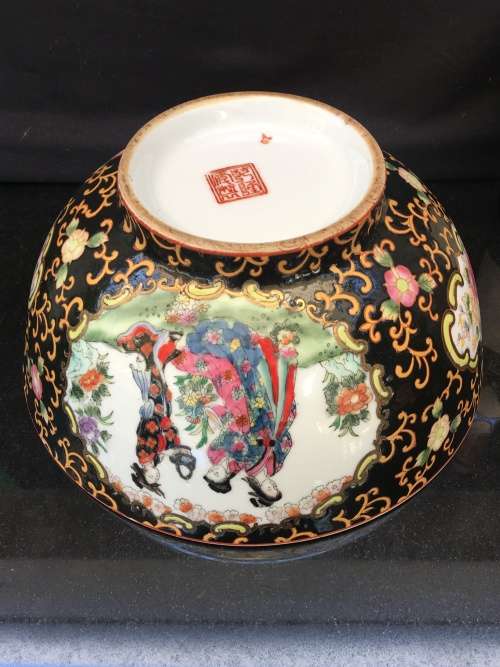 WOW !!! Stunning Large Qianlong Famille Rose Bowl - Black Enameled Courtyard Ladies & Lotus flower