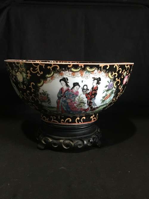 WOW !!! Stunning Large Qianlong Famille Rose Bowl - Black Enameled Courtyard Ladies & Lotus flower
