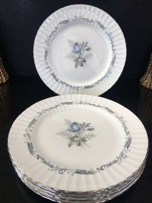 Stunning. 6 x 23 cm Plates - Vintage Paragon "Morning Rose"By Appointment to Her Majesty The Queen.