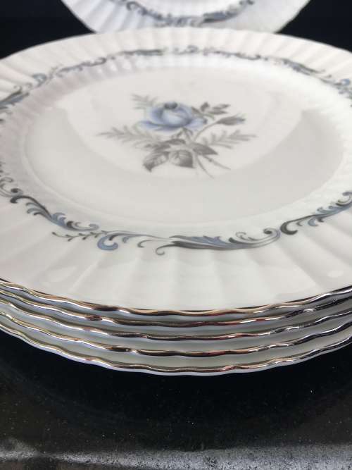 Stunning. 6 x 23 cm Plates - Vintage Paragon "Morning Rose"By Appointment to Her Majesty The Queen.