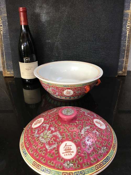 Zhongguo  Jingdezhen Chinese Wan Shou Wu Jiang Red Enameled hand painted Lidded Large Serving Bowl