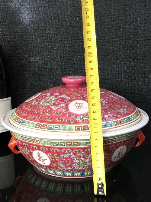 Zhongguo  Jingdezhen Chinese Wan Shou Wu Jiang Red Enameled hand painted Lidded Large Serving Bowl