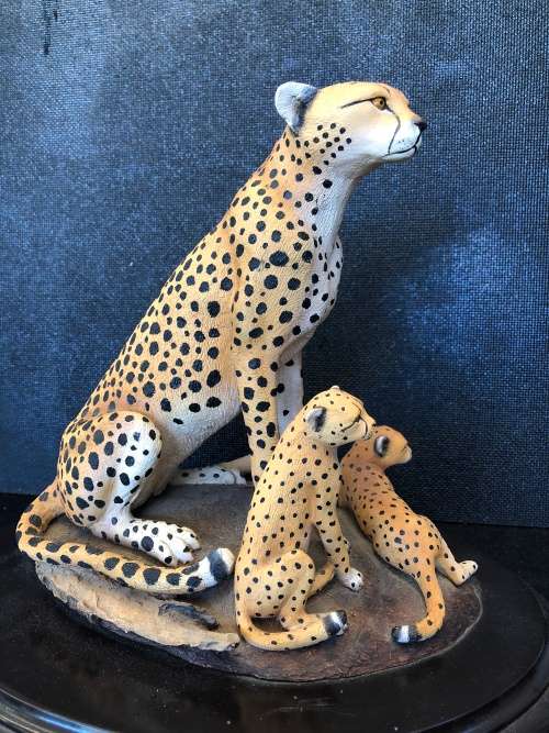 WOW !! RARE COLLECTABLE FEATHERS OF KNYSNA - LIMITED EDITION CHEETAHS FIGURINE