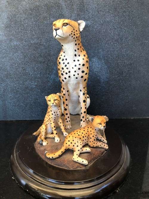 WOW !! RARE COLLECTABLE FEATHERS OF KNYSNA - LIMITED EDITION CHEETAHS FIGURINE
