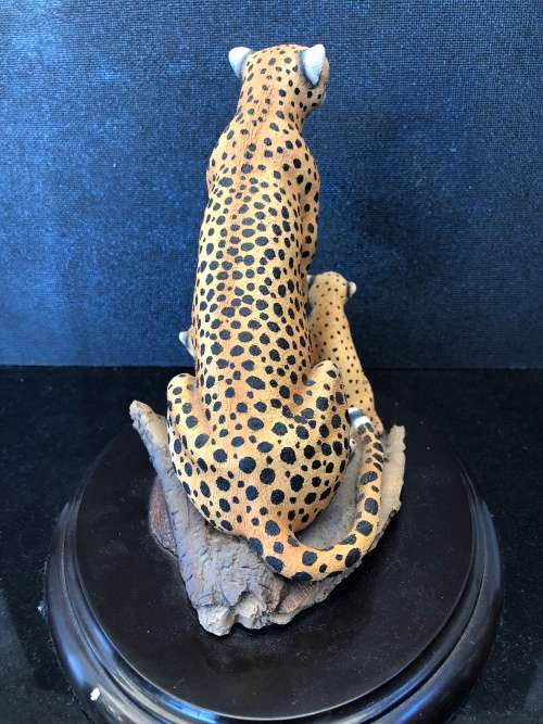 WOW !! RARE COLLECTABLE FEATHERS OF KNYSNA - LIMITED EDITION CHEETAHS FIGURINE