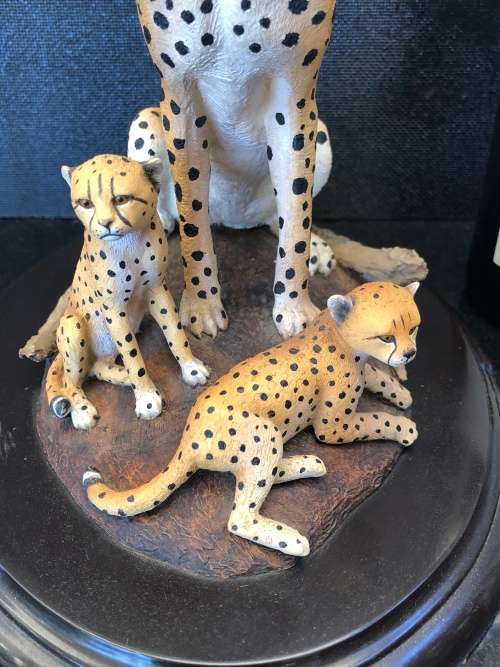 WOW !! RARE COLLECTABLE FEATHERS OF KNYSNA - LIMITED EDITION CHEETAHS FIGURINE