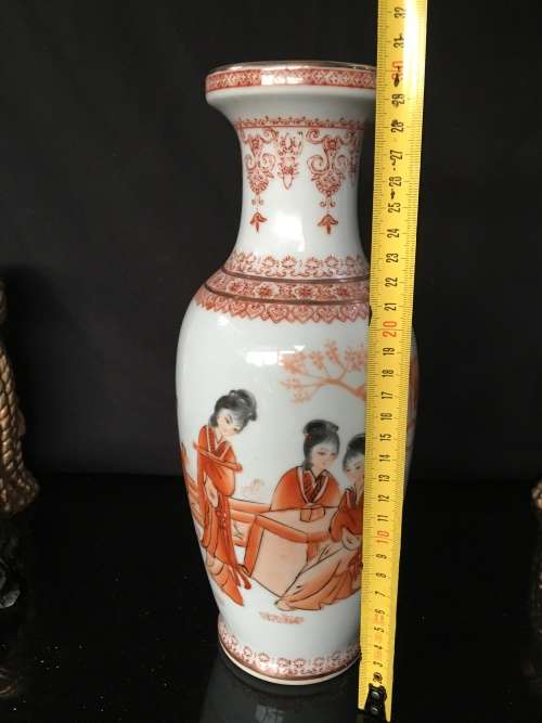 Beautiful Qianlong Chinese Antique "Season ladies Poems of China" Large Porcelain Vase, In Spring.