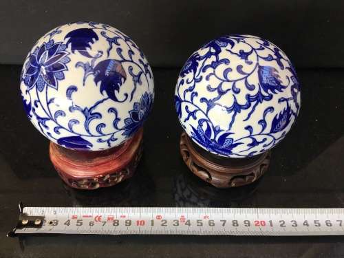 set of 2 Beautiful Blue & White Ming Style Chinese Hand Painted Porcelain Large Balls