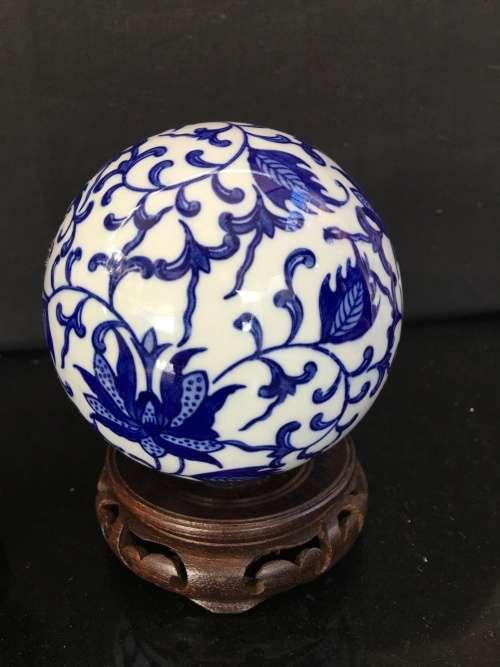 set of 2 Beautiful Blue & White Ming Style Chinese Hand Painted Porcelain Large Balls