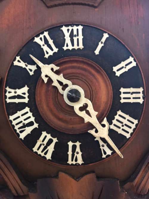 STUNNING LARGE HERBERT HERR CUCKOO CLOCK COMPLETE WITH WEIGHTS AND PENDULUM - NEEDS A SERVICE