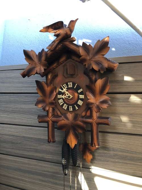 STUNNING LARGE HERBERT HERR CUCKOO CLOCK COMPLETE WITH WEIGHTS AND PENDULUM - NEEDS A SERVICE