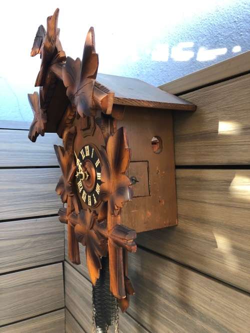 STUNNING LARGE HERBERT HERR CUCKOO CLOCK COMPLETE WITH WEIGHTS AND PENDULUM - NEEDS A SERVICE