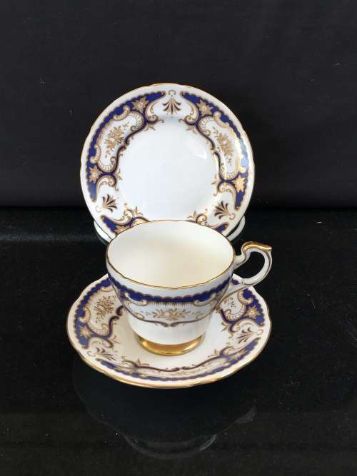 Stunning Rare Vintage Paragon "VENICE" By Appointment to Her Majesty The Queen. Tea Trio