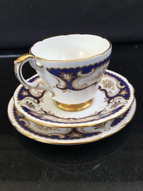 Stunning Rare Vintage Paragon "VENICE" By Appointment to Her Majesty The Queen. Tea Trio