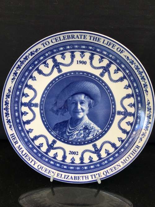 Vintage Wedgwood Queens Ware 22 cm plate celebrating the Life of Queen Elizabeth The Queen Mother