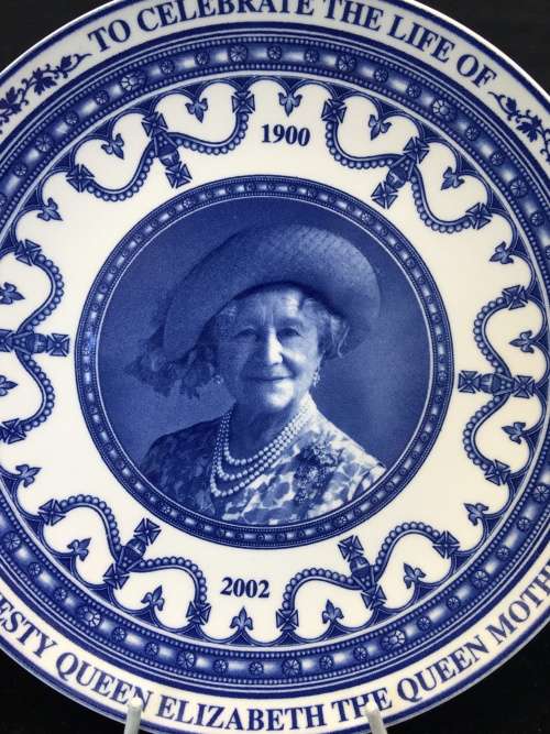 Vintage Wedgwood Queens Ware 22 cm plate celebrating the Life of Queen Elizabeth The Queen Mother