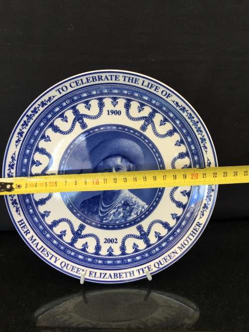 Vintage Wedgwood Queens Ware 22 cm plate celebrating the Life of Queen Elizabeth The Queen Mother