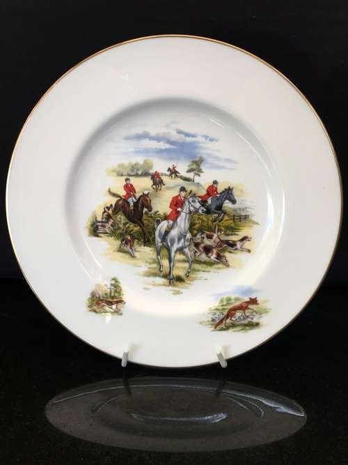 Stunning Vintage Royal Worcester Fine Bone China Horse and hound fox hunting Display Plate. 23 cm