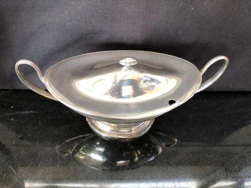 WOW !!! STUNNING SILVER PLATED LIDDED TWIN HANDLED SAUCE BOAT WITH THE INNER LINER