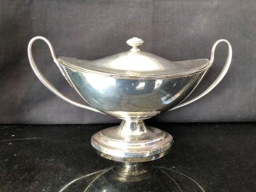WOW !!! STUNNING SILVER PLATED LIDDED TWIN HANDLED SAUCE BOAT WITH THE INNER LINER