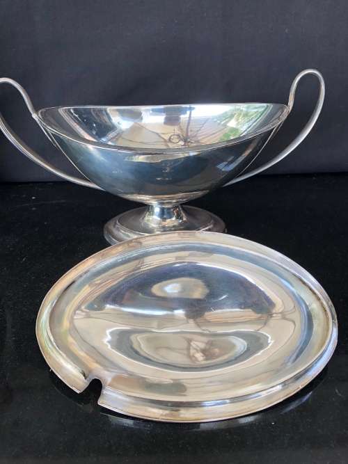 WOW !!! STUNNING SILVER PLATED LIDDED TWIN HANDLED SAUCE BOAT WITH THE INNER LINER