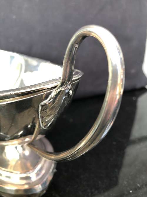 WOW !!! STUNNING SILVER PLATED LIDDED TWIN HANDLED SAUCE BOAT WITH THE INNER LINER