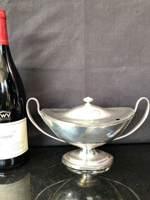 WOW !!! STUNNING SILVER PLATED LIDDED TWIN HANDLED SAUCE BOAT WITH THE INNER LINER