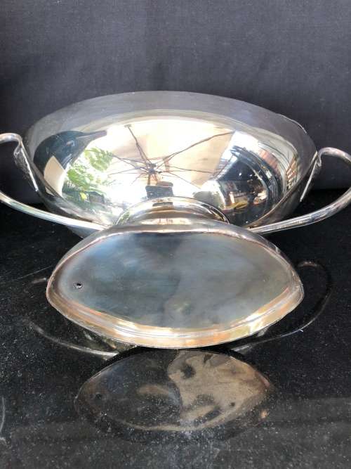 WOW !!! STUNNING SILVER PLATED LIDDED TWIN HANDLED SAUCE BOAT WITH THE INNER LINER