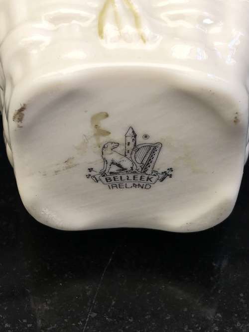 Lot Beautiful Vintage Eggshell Belleek Classic Ireland Shamrock bud vase & Candle Cover