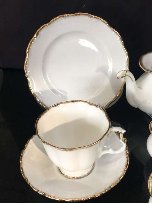 WOW !!! Ultra Rare 1982 Royal Albert Bone China Snow Queen Tea Set For 2 Scalloped White & Gold Gilt