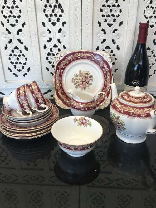 Stunning c1940s "BRIAR ROSE" Tuscan Fine Bone China Red & Gold Gilt Creamer
