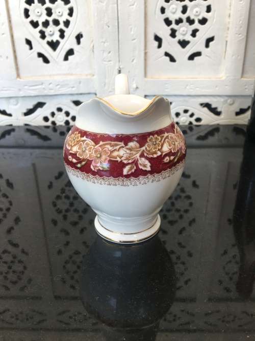 Stunning c1940s "BRIAR ROSE" Tuscan Fine Bone China Red & Gold Gilt Creamer