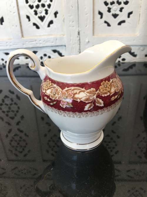 Stunning c1940s "BRIAR ROSE" Tuscan Fine Bone China Red & Gold Gilt Creamer